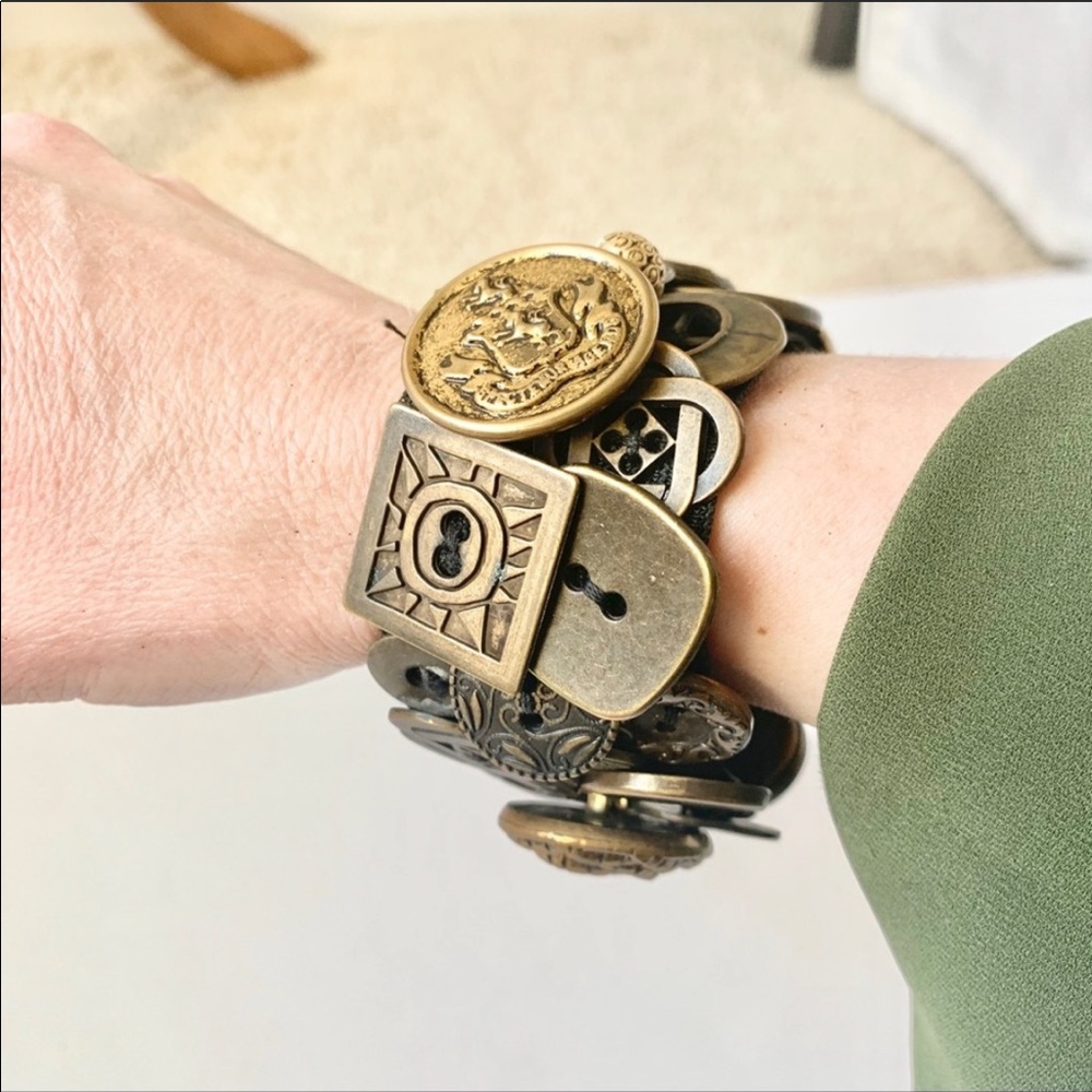 Statement Costume Gold Buttons Bracelet